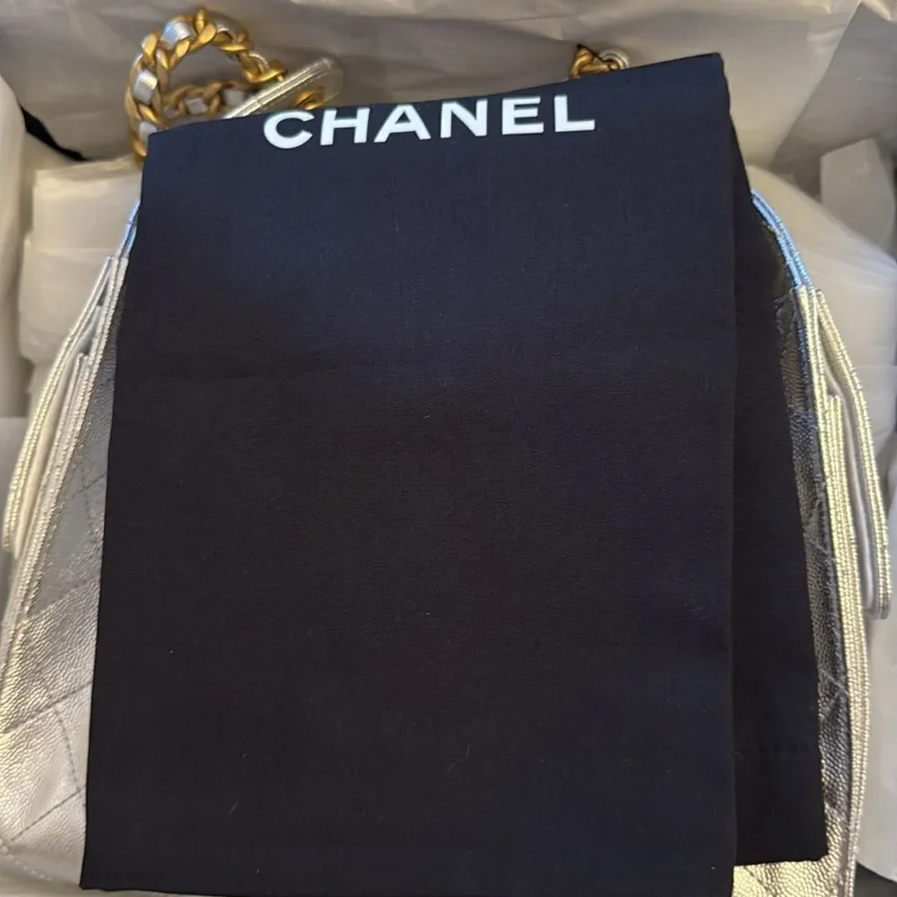 NWT CHANEL SILVER 25 Small